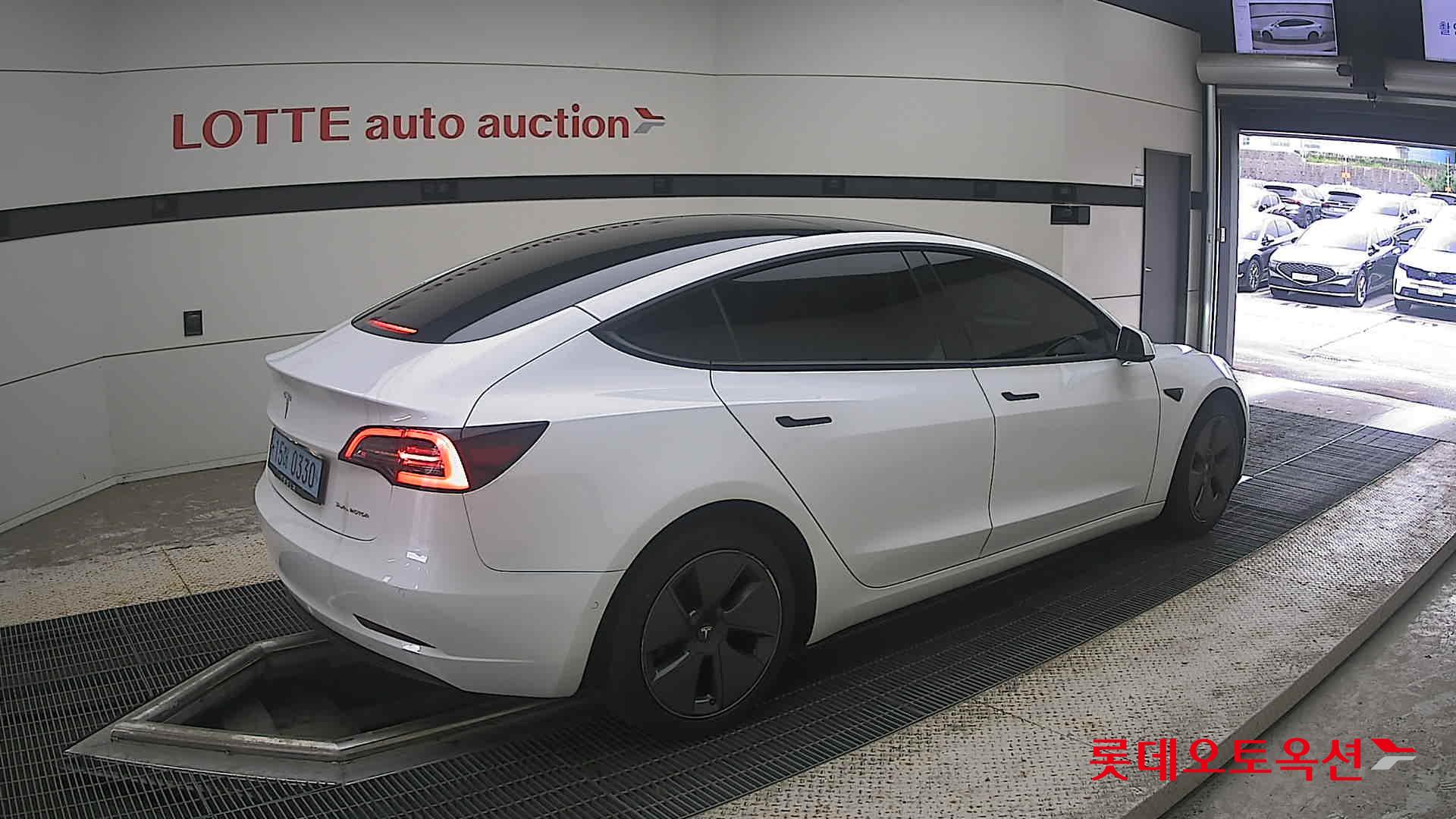 2022 - tesla model 3