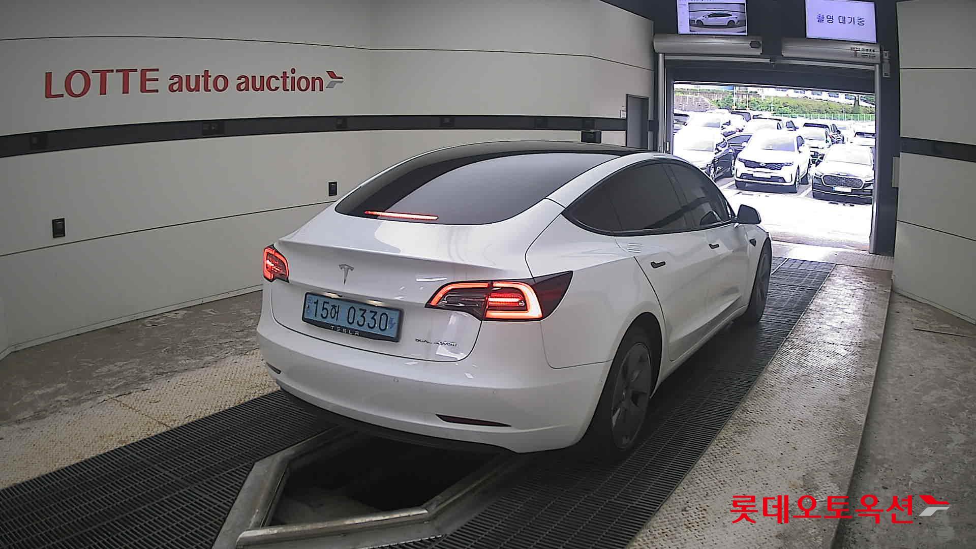 2022 - tesla model 3
