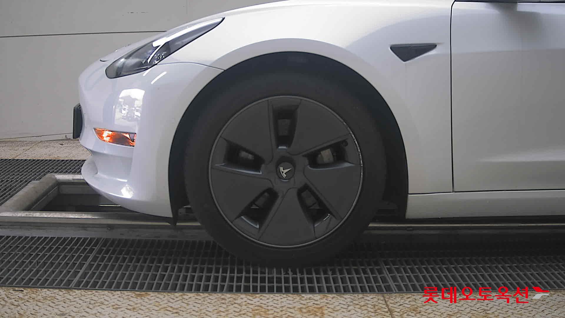 2022 - tesla model 3