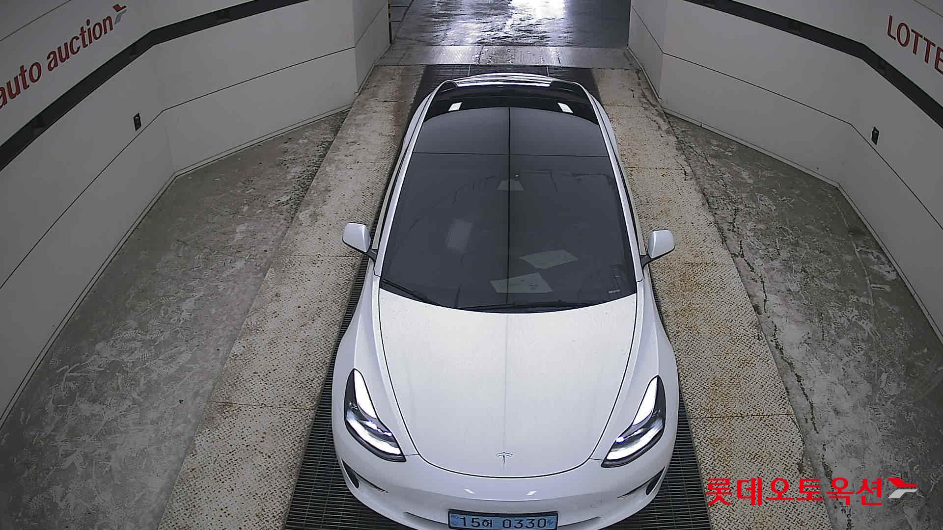 2022 - tesla model 3