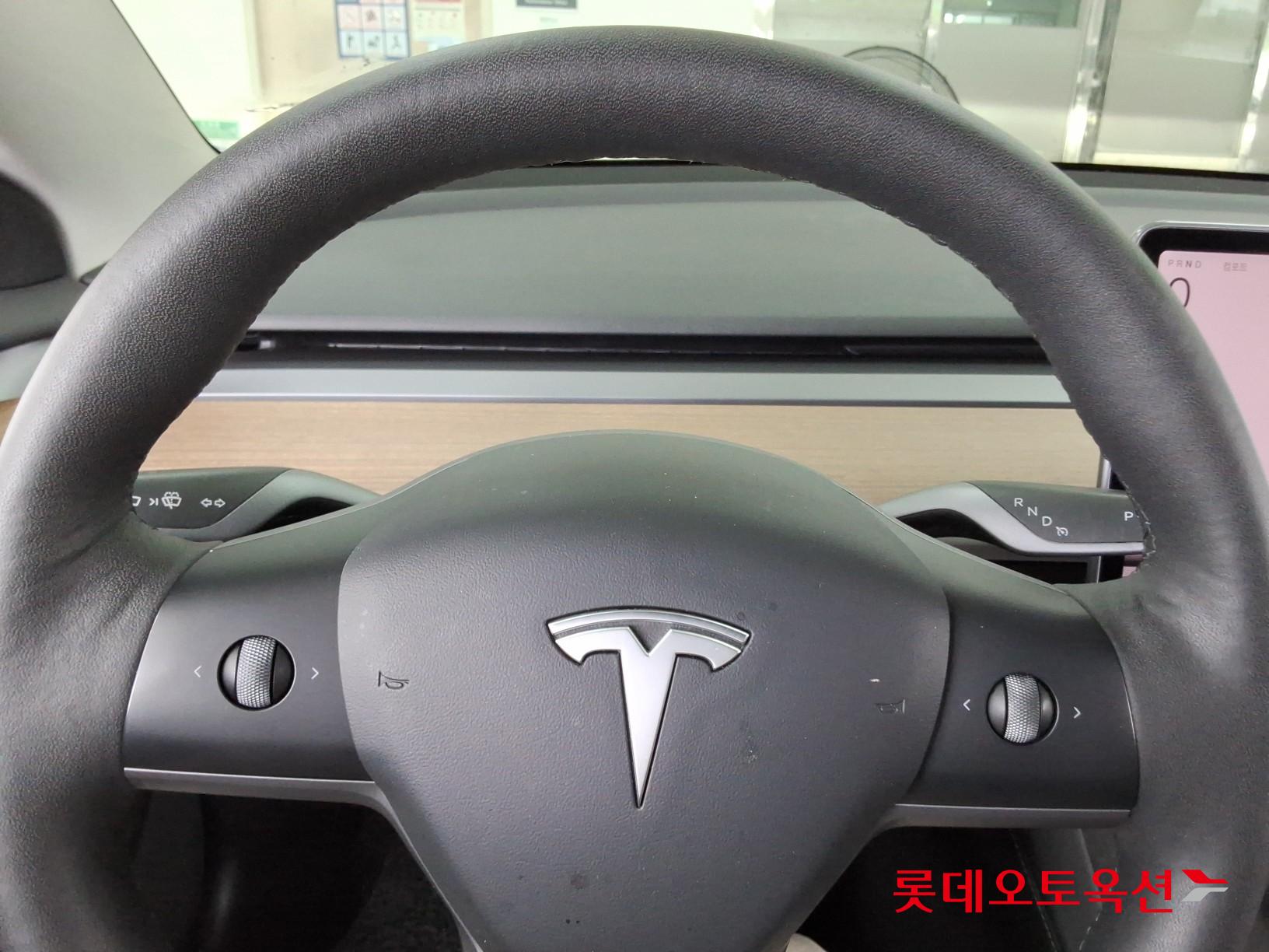 2022 - tesla model 3
