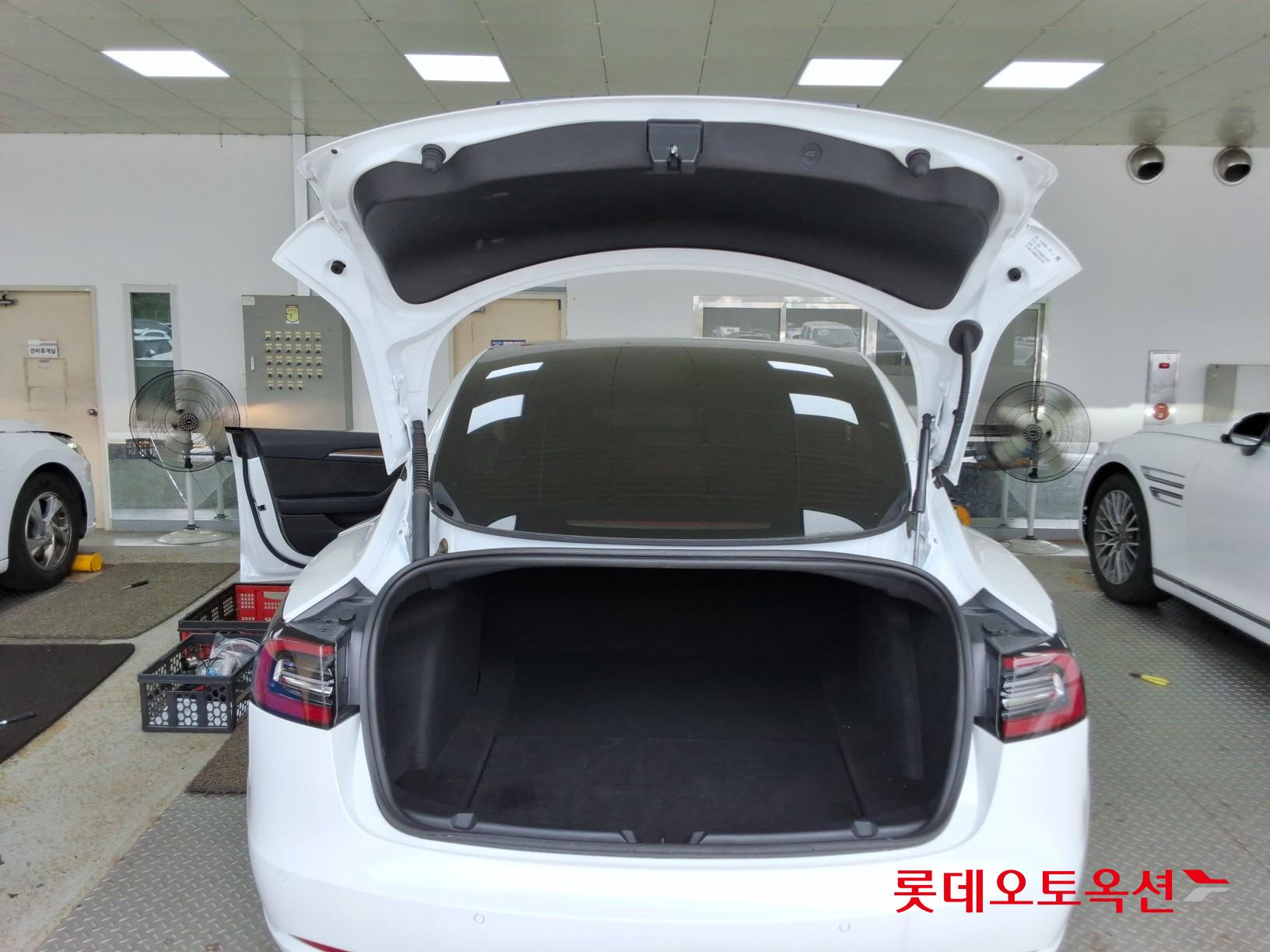 2022 - tesla model 3