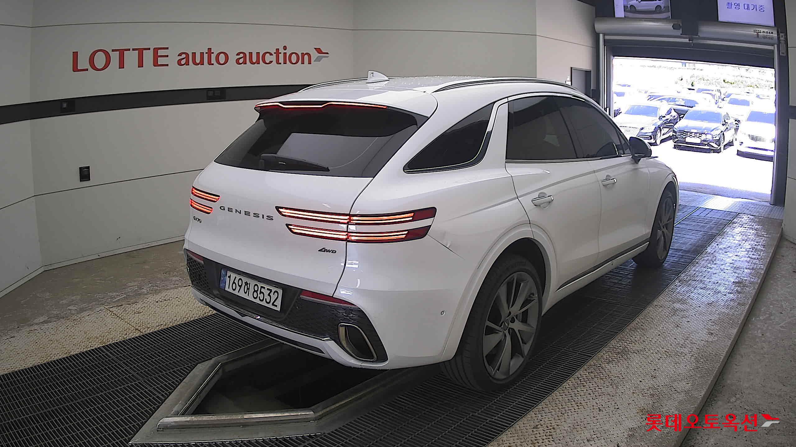 2023 - genesis gv70