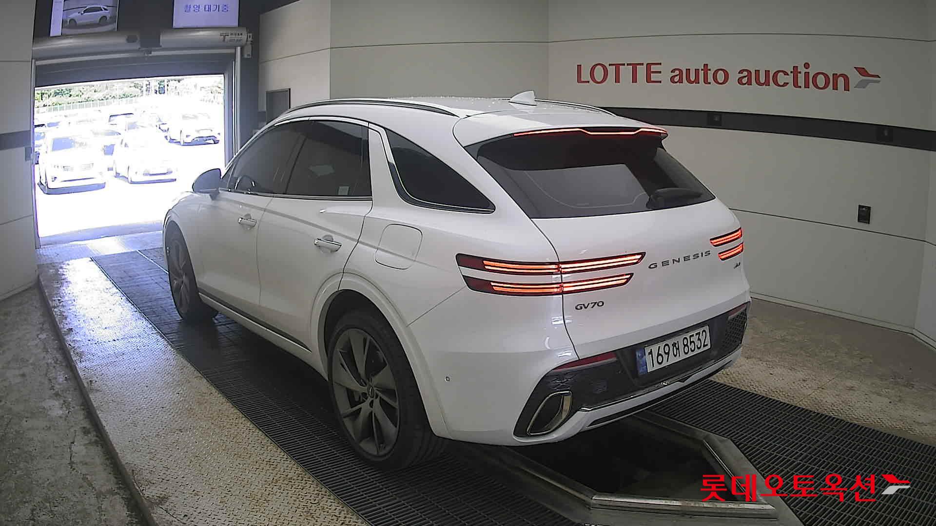 2023 - genesis gv70