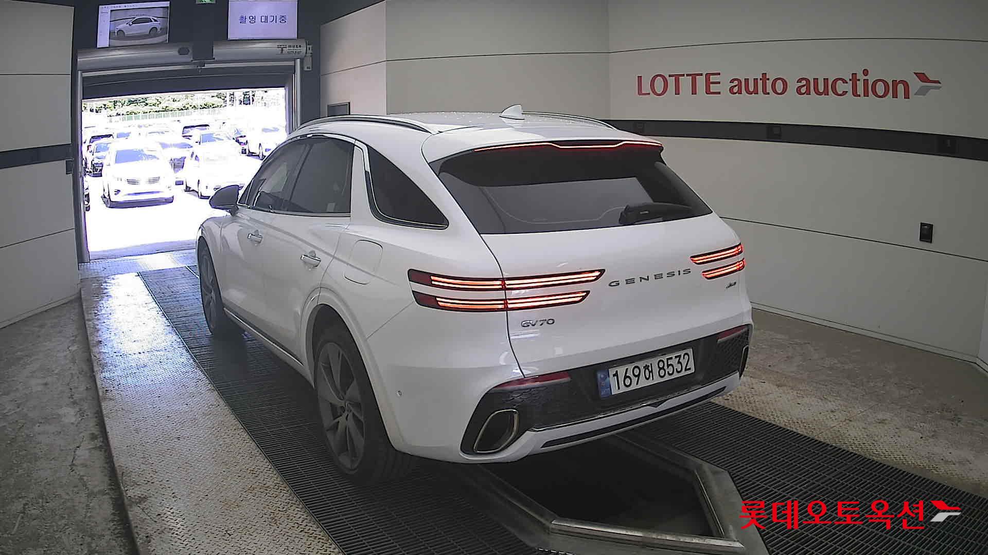 2023 - genesis gv70