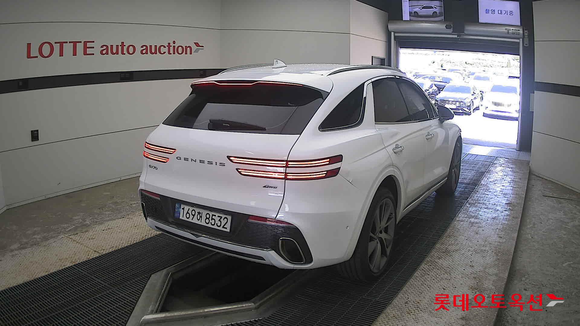 2023 - genesis gv70