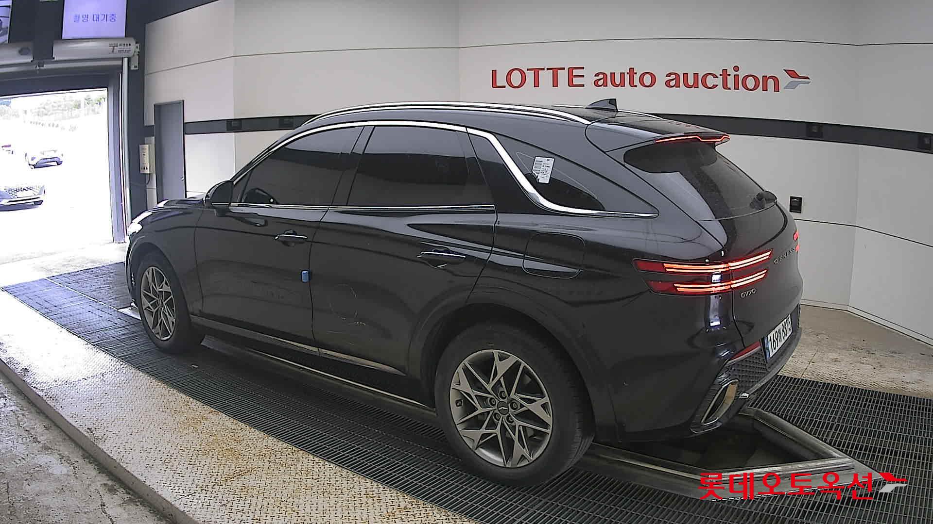 2022 - genesis gv70