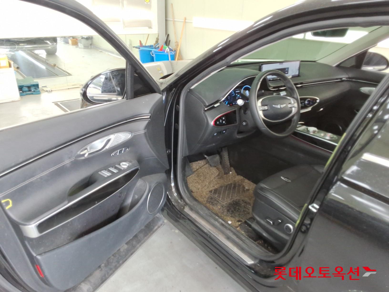 2022 - genesis gv70