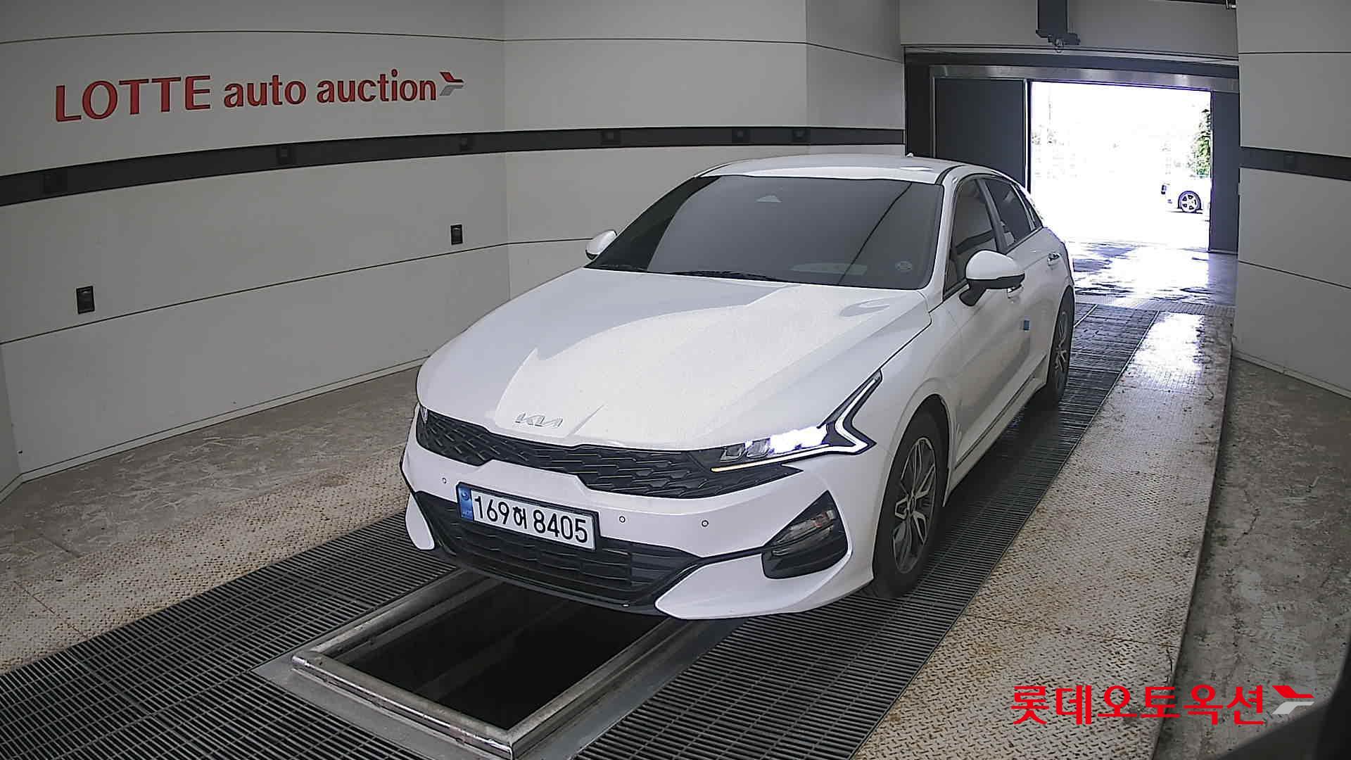 2022 - kia k5