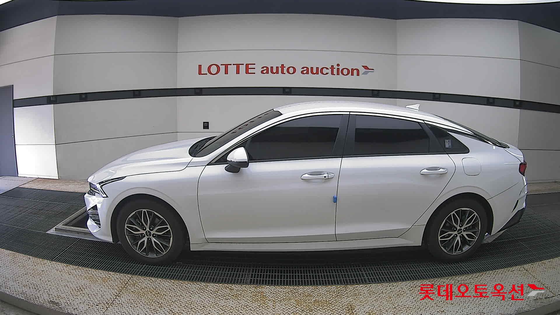 2022 - kia k5