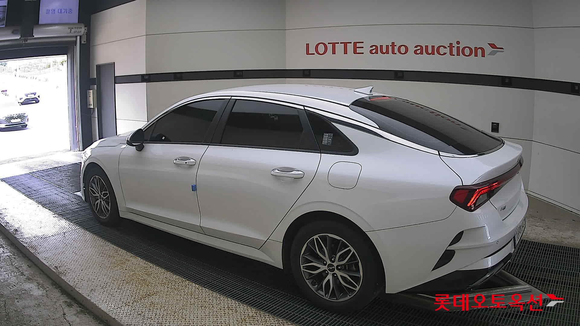 2022 - kia k5