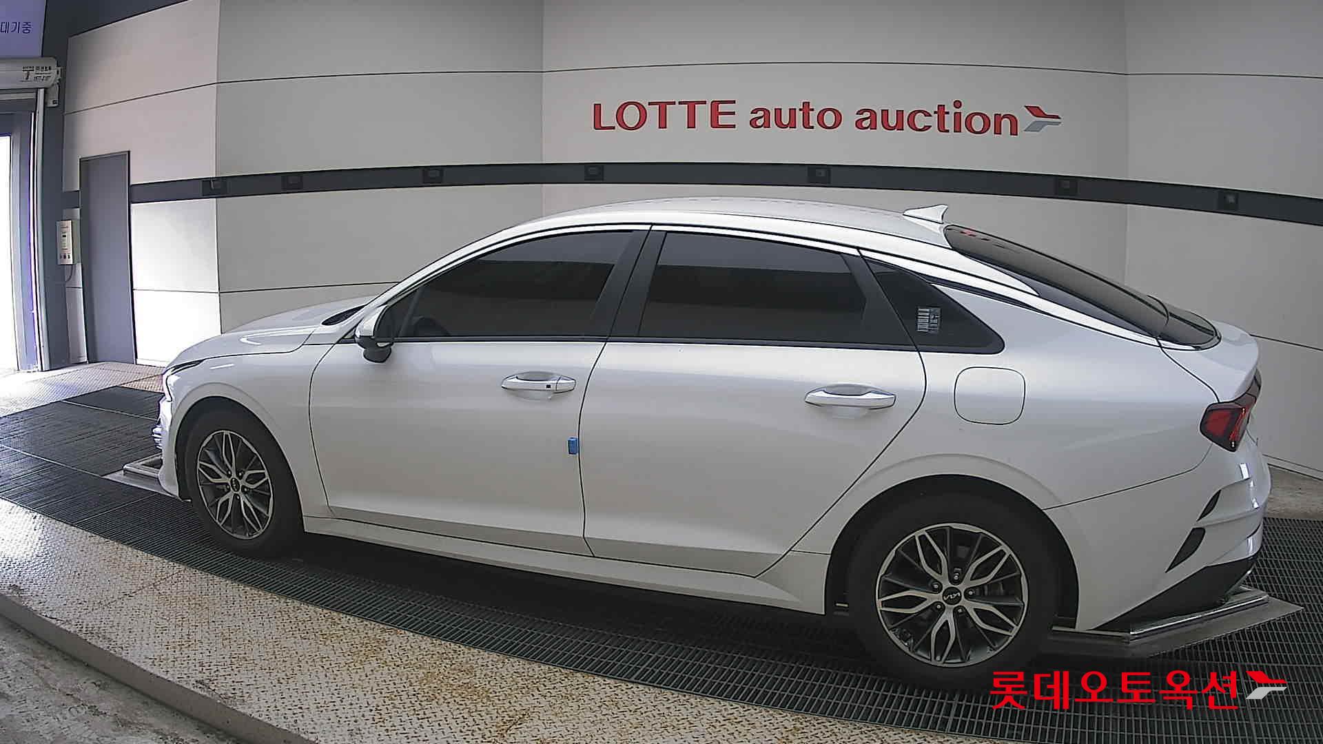 2022 - kia k5