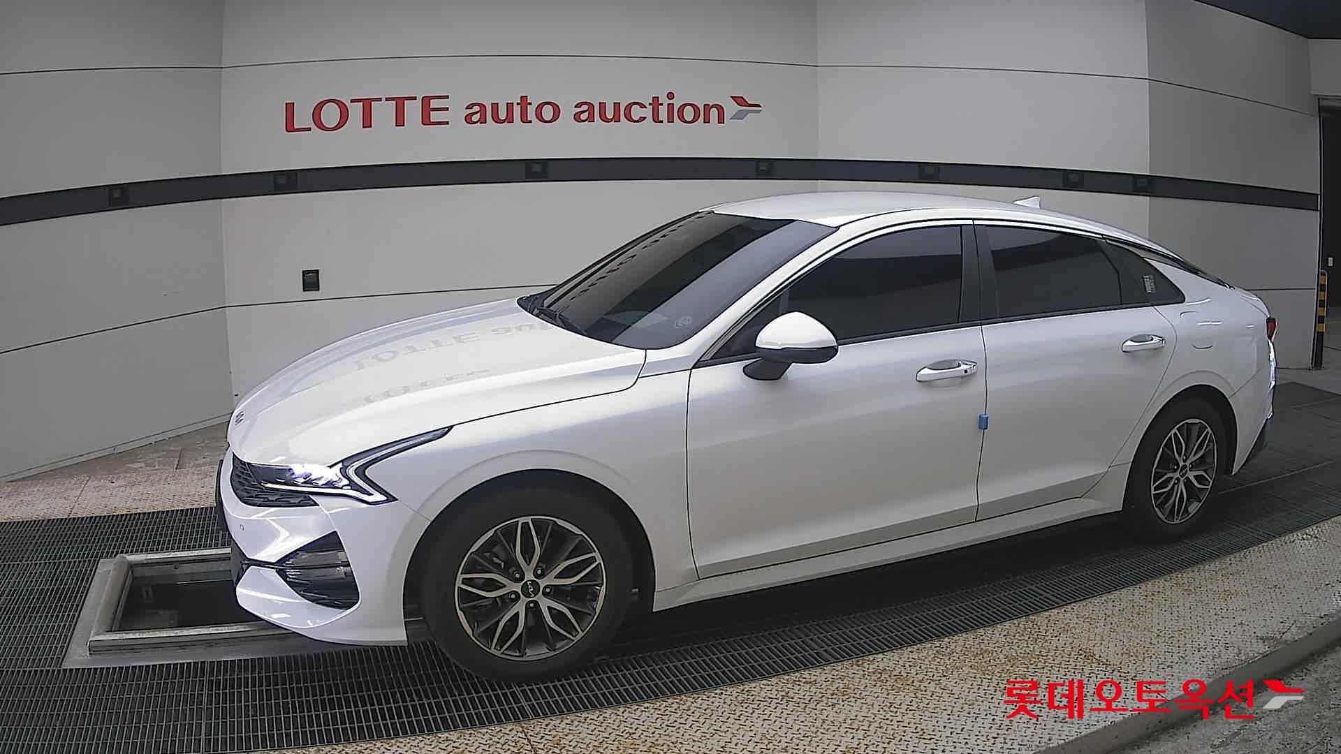 2022 - kia k5