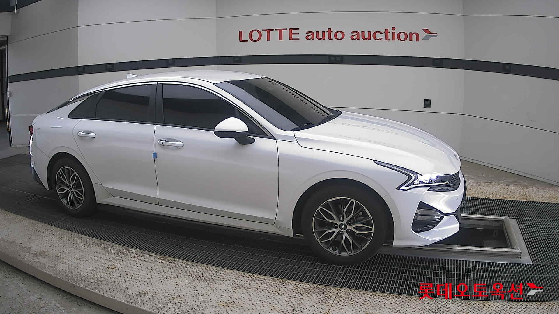 2022 - kia k5