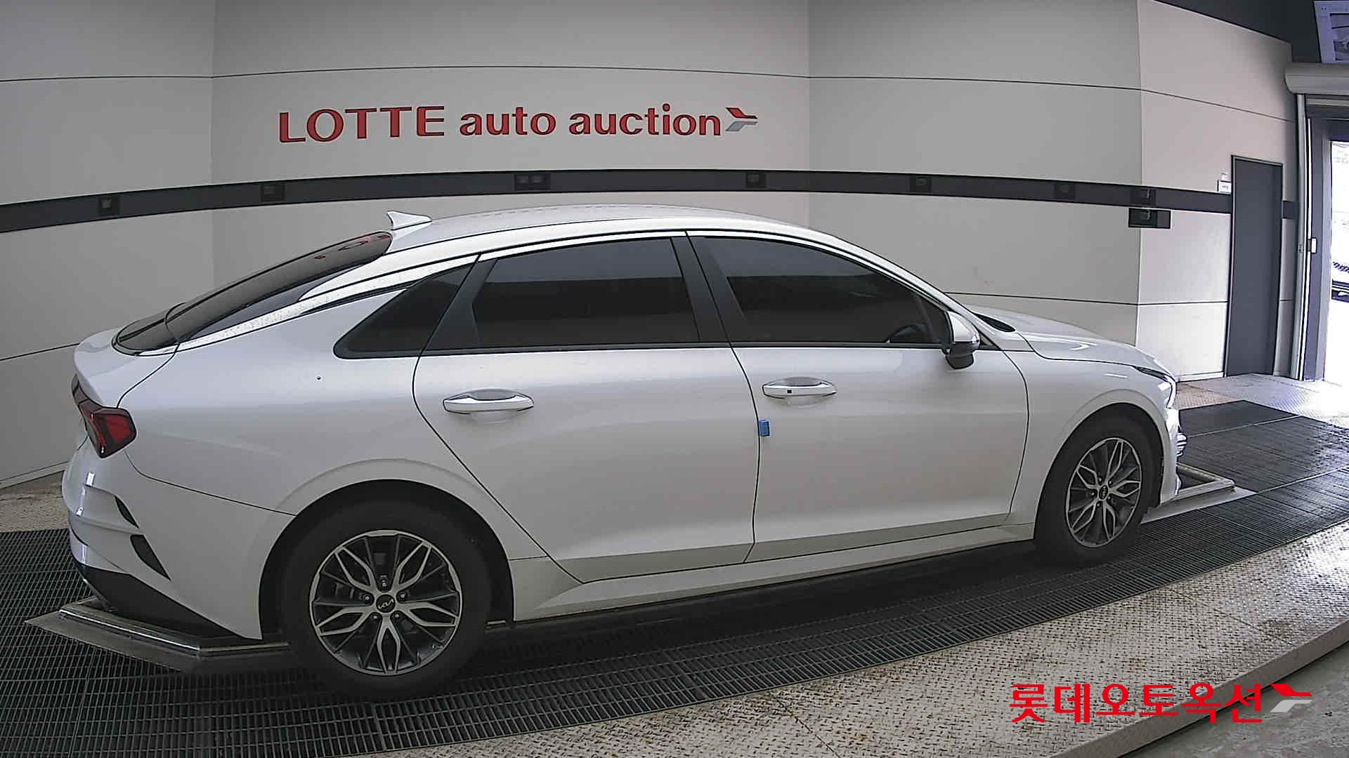 2022 - kia k5