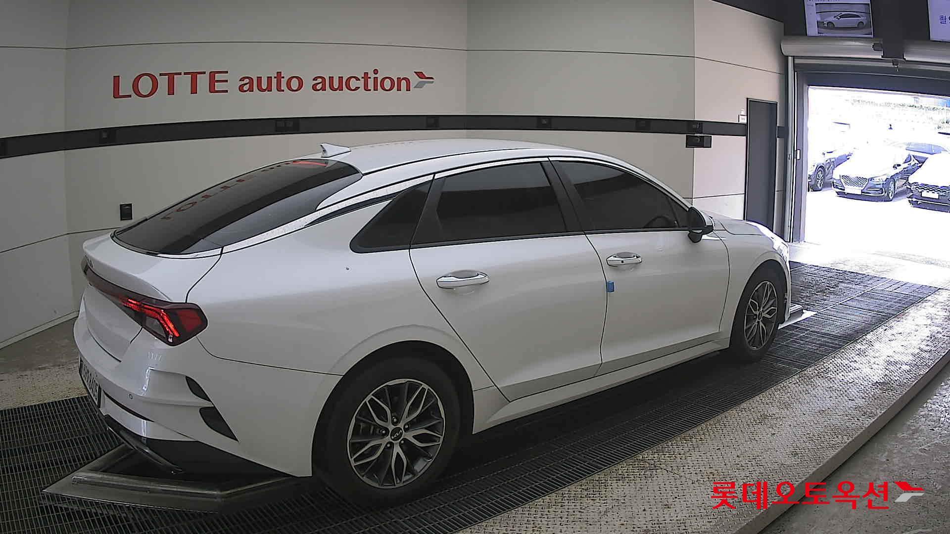 2022 - kia k5