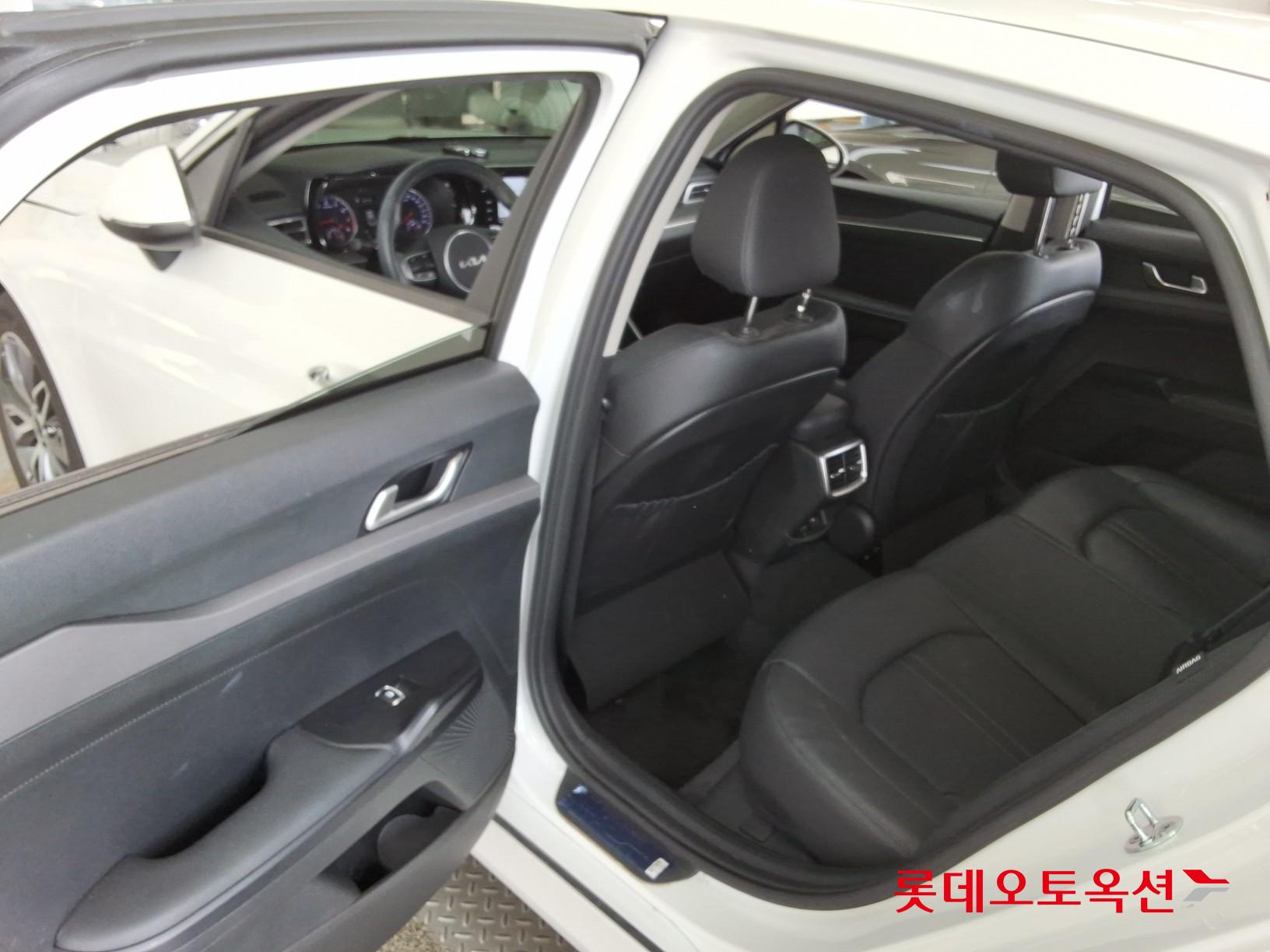 2022 - kia k5