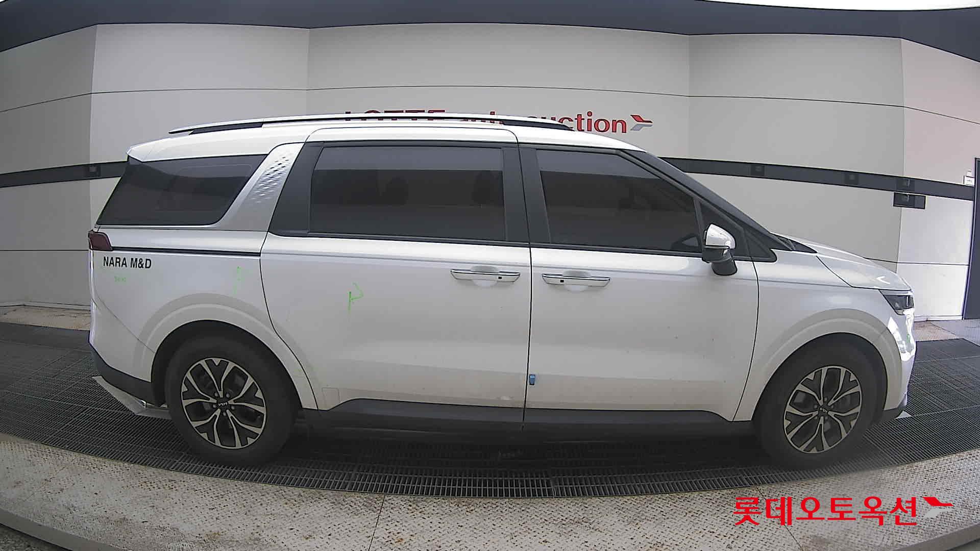 2023 - kia carnival