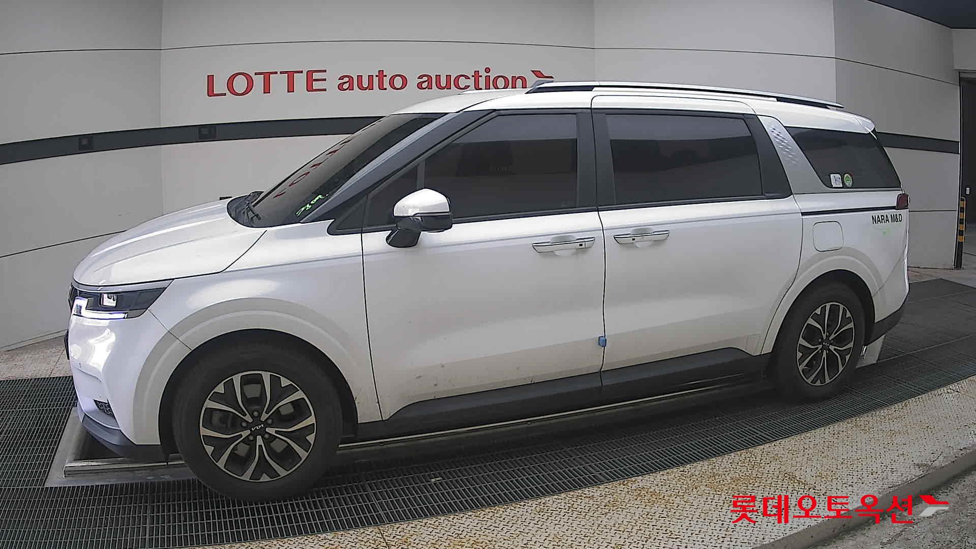 2023 - kia carnival