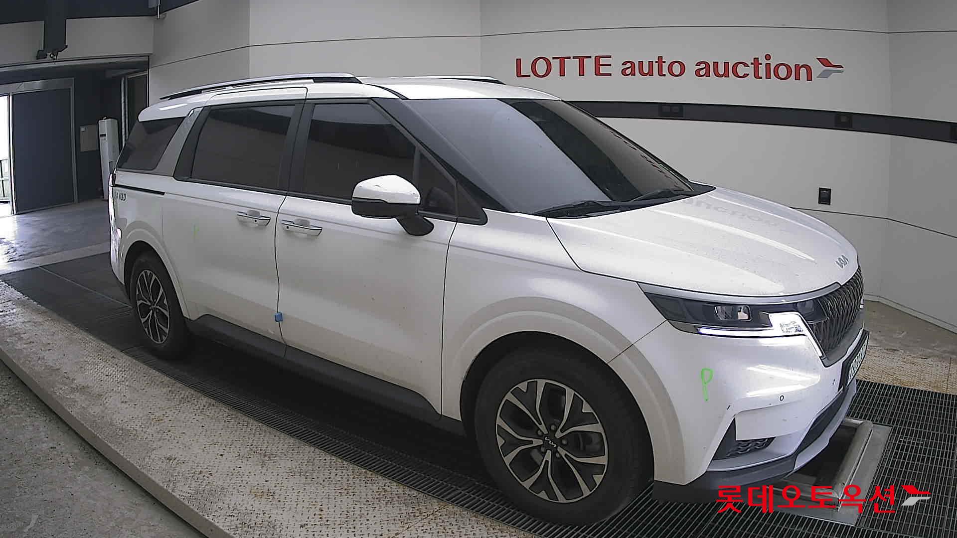 2023 - kia carnival