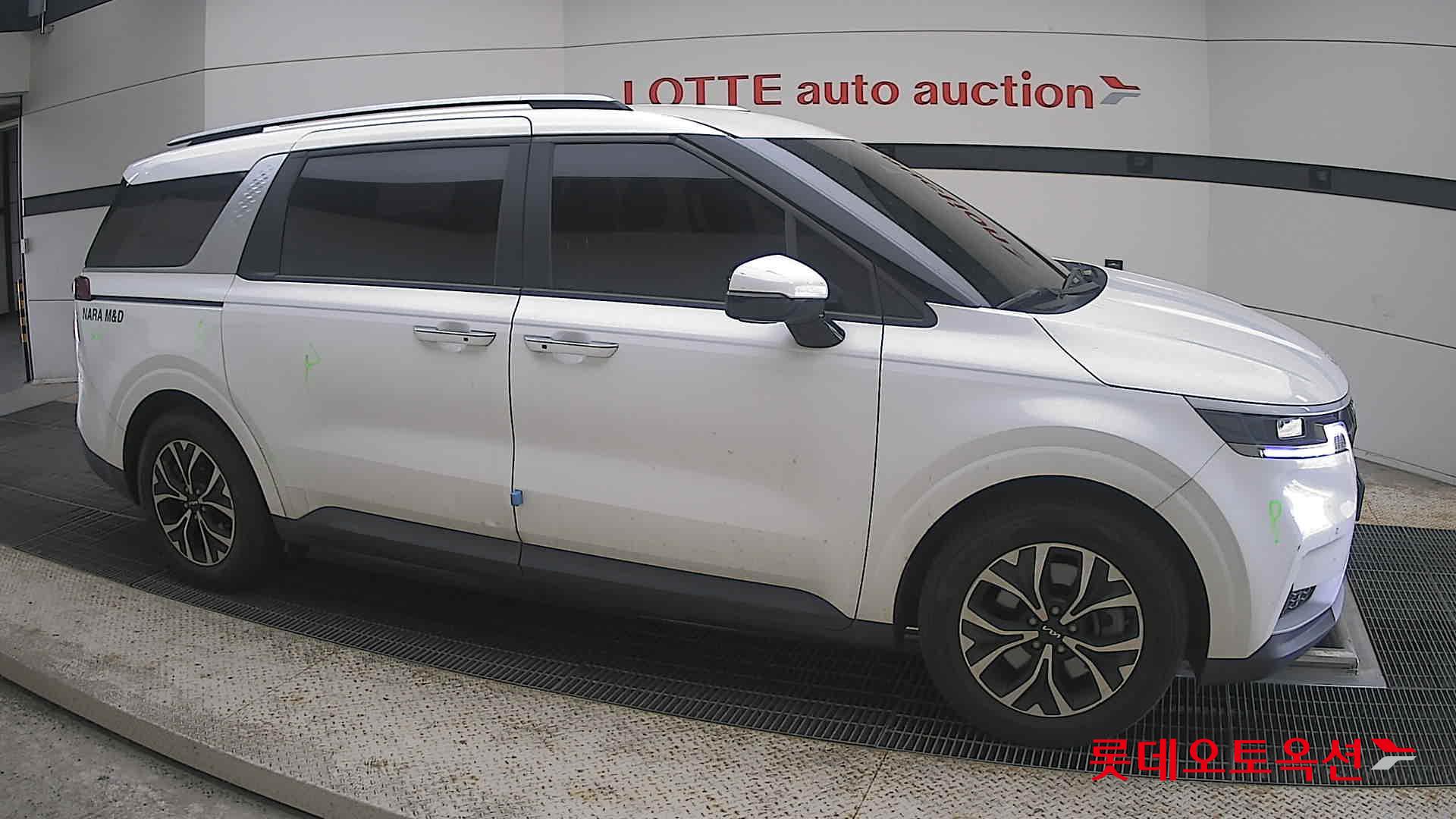 2023 - kia carnival