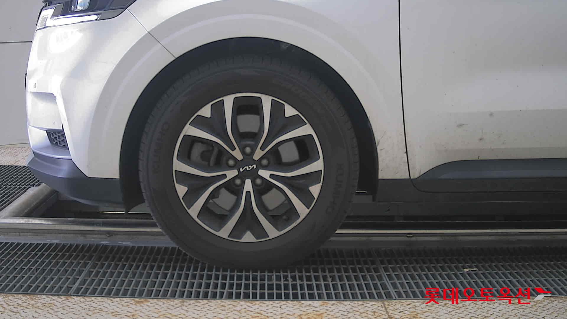 2023 - kia carnival