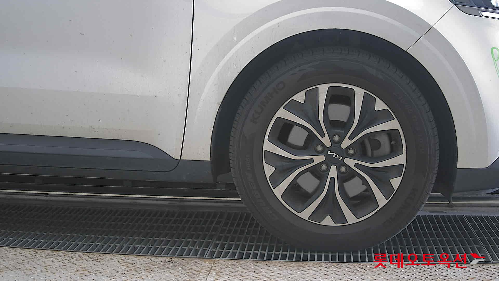 2023 - kia carnival