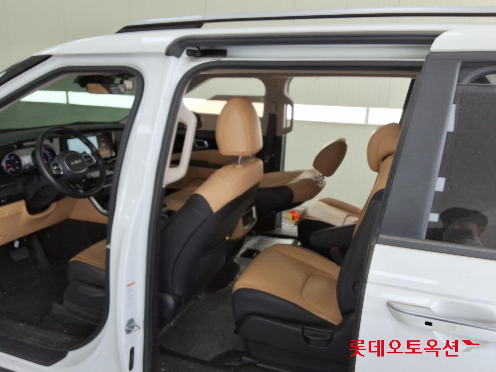 2023 - kia carnival