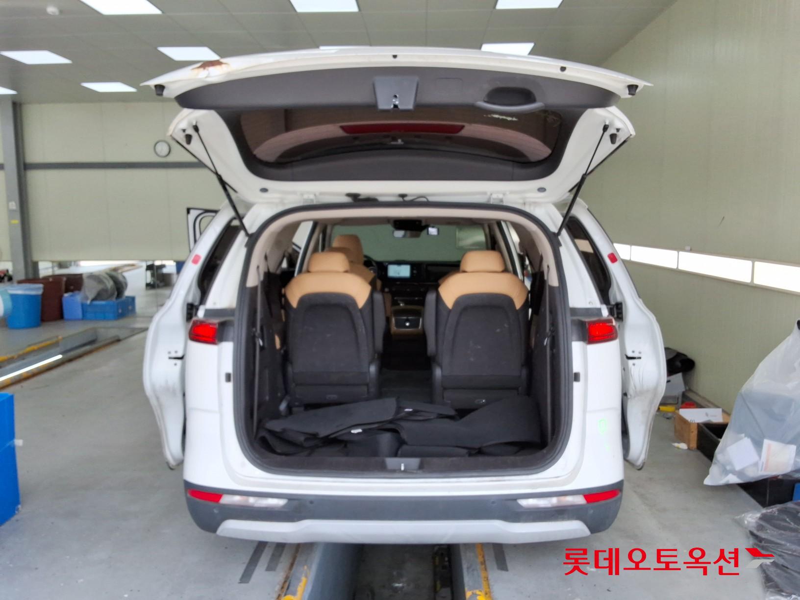 2023 - kia carnival