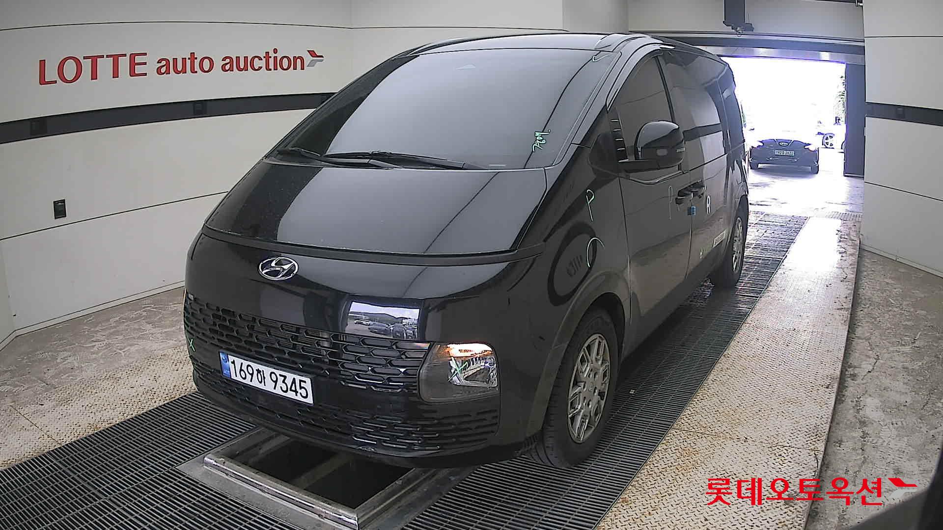 2022 - hyundai staria