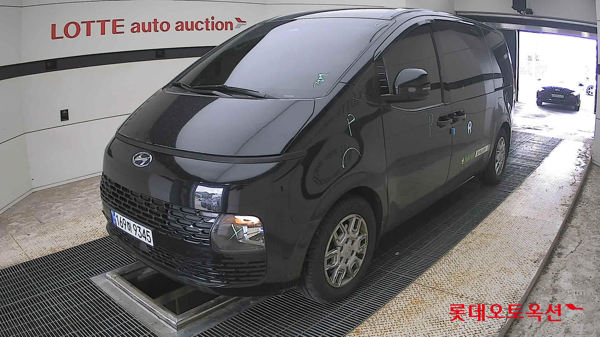 2022 - hyundai staria