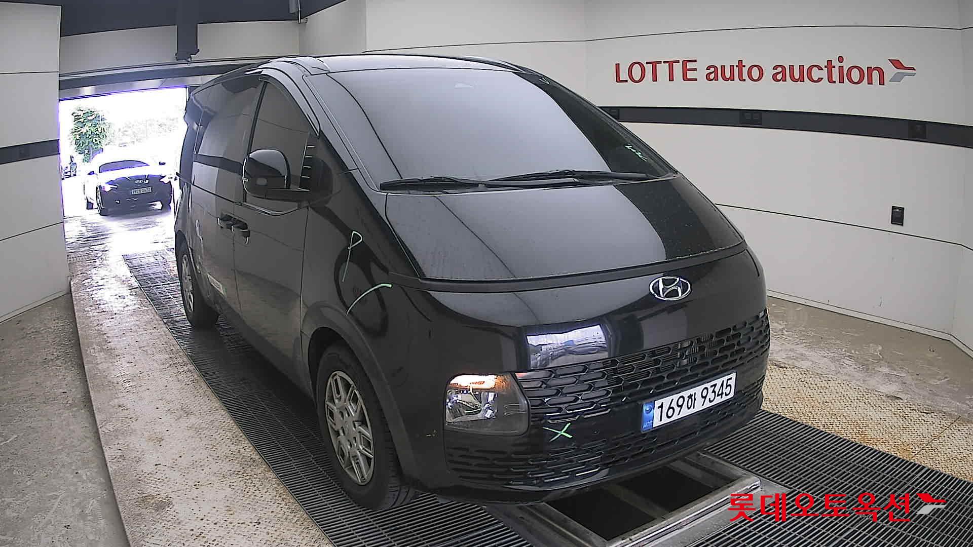 2022 - hyundai staria
