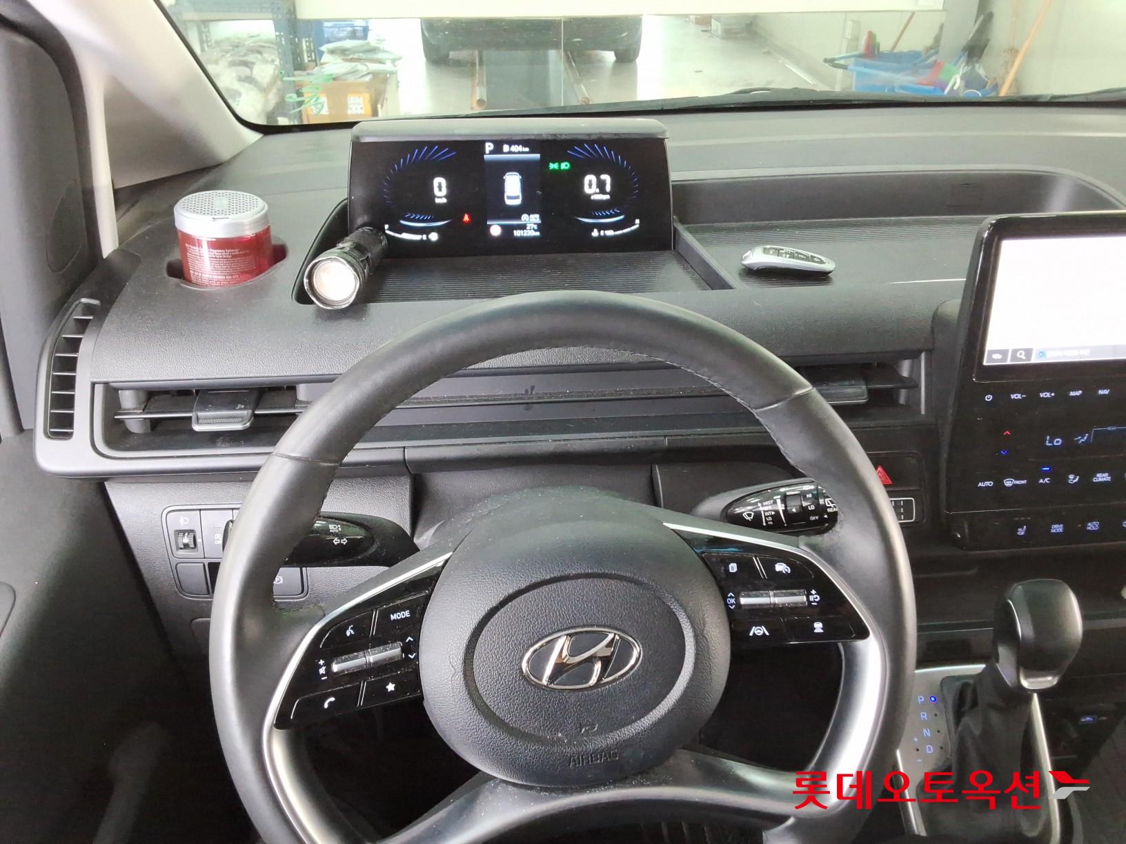 2022 - hyundai staria
