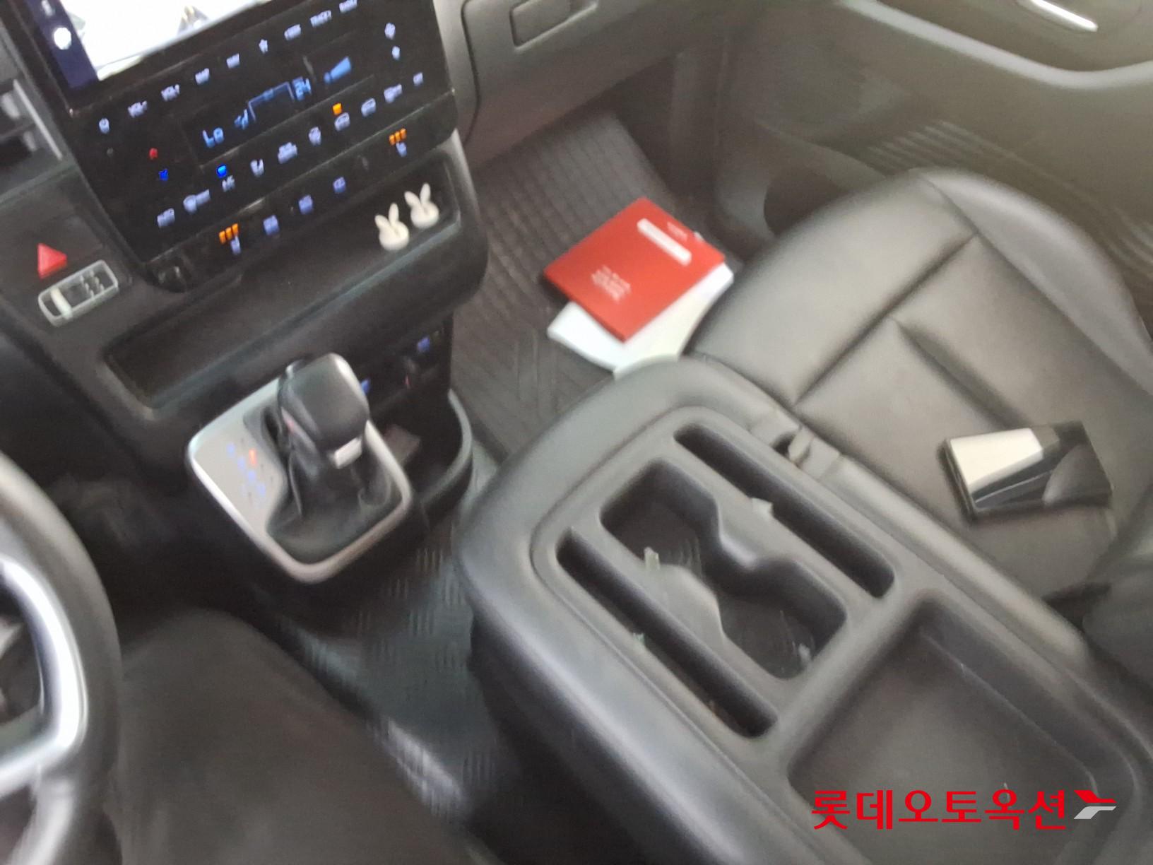 2022 - hyundai staria