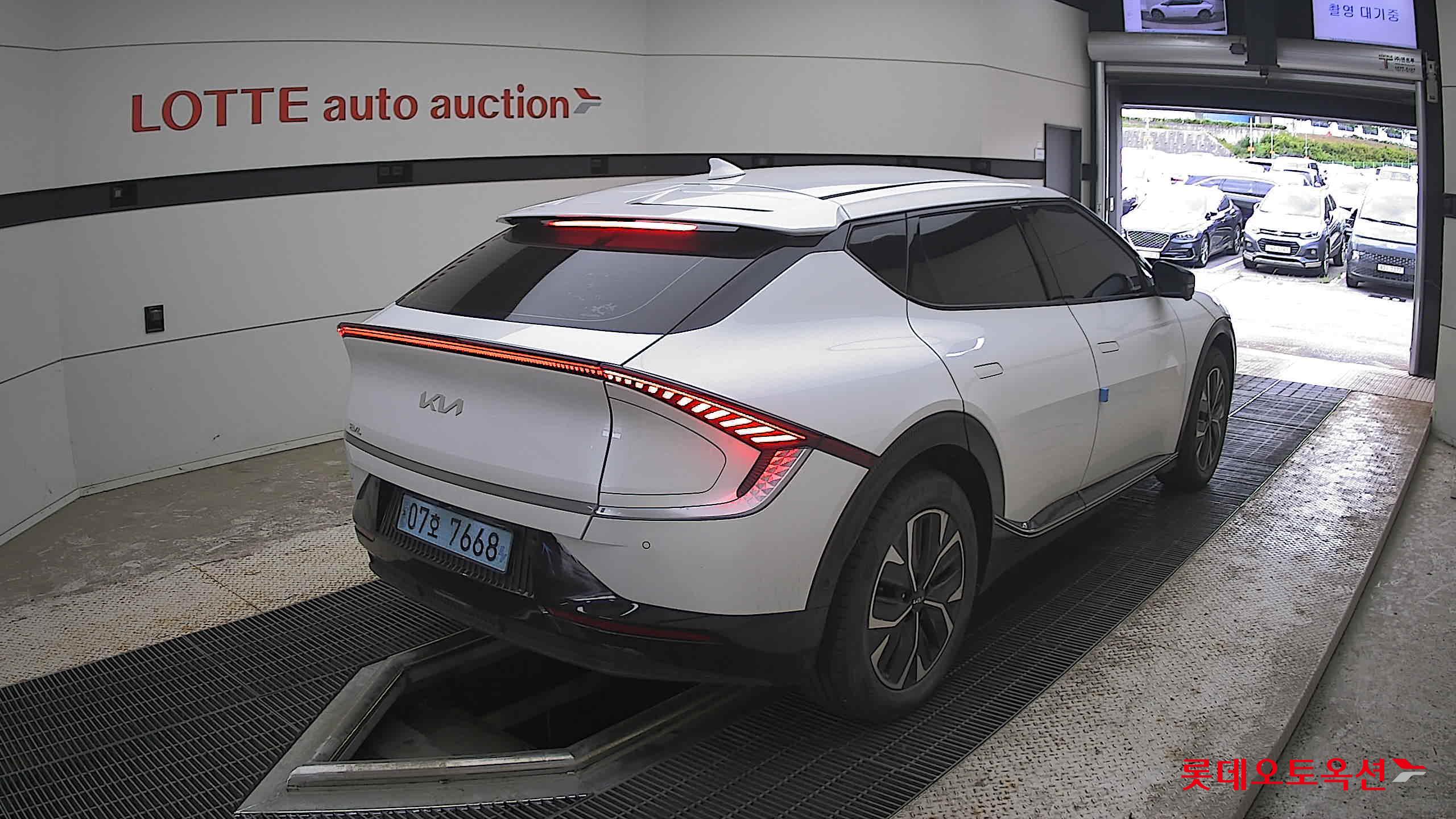 2022 - kia ev6