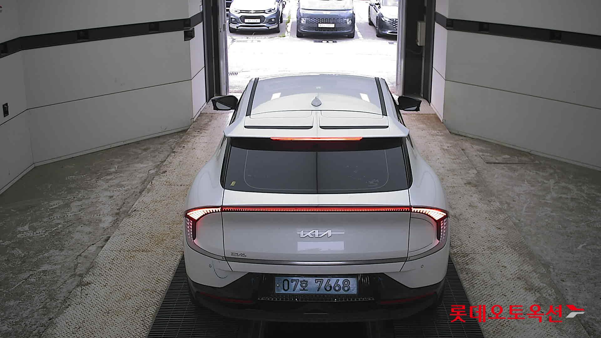 2022 - kia ev6