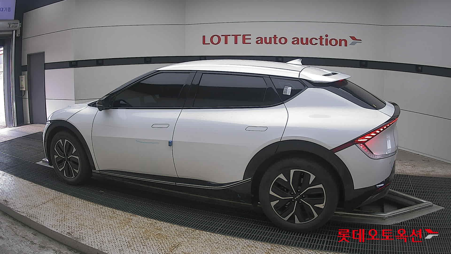 2022 - kia ev6