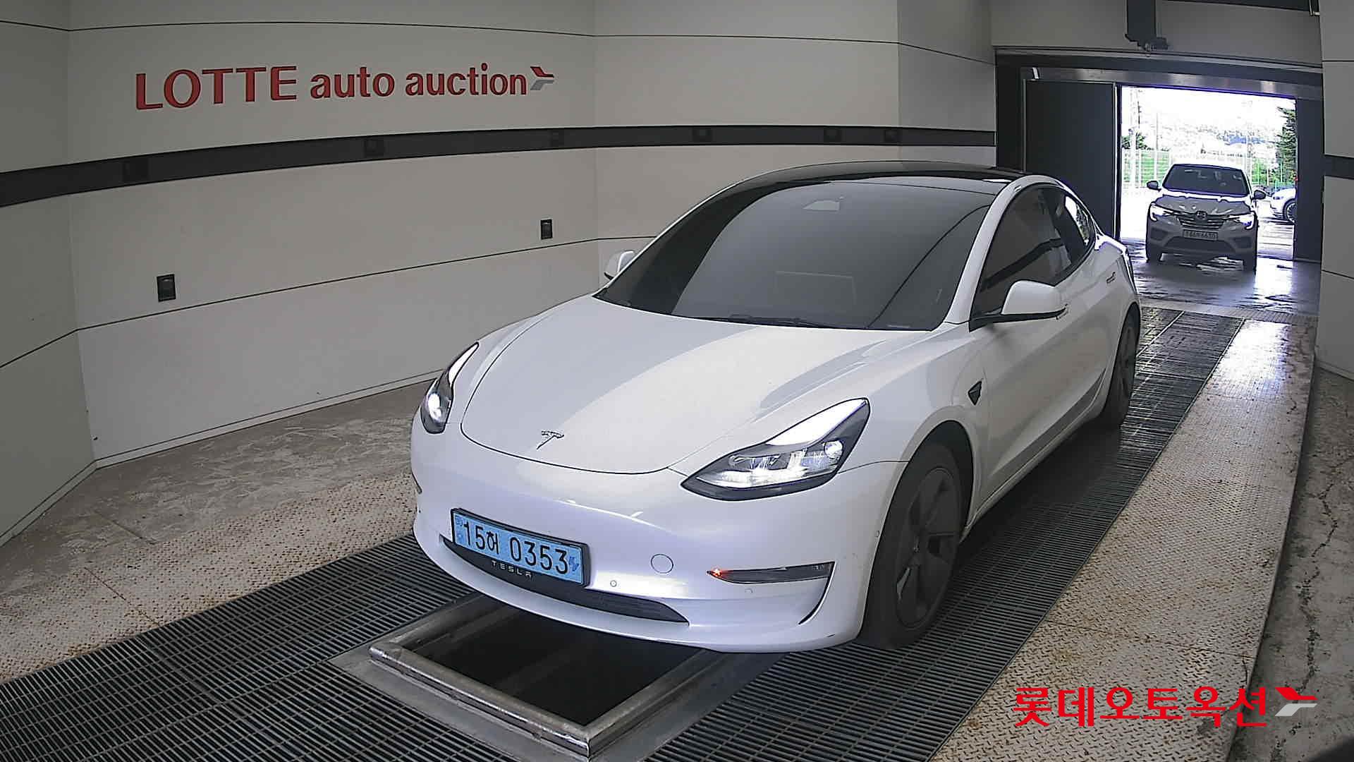 2022 - tesla model 3