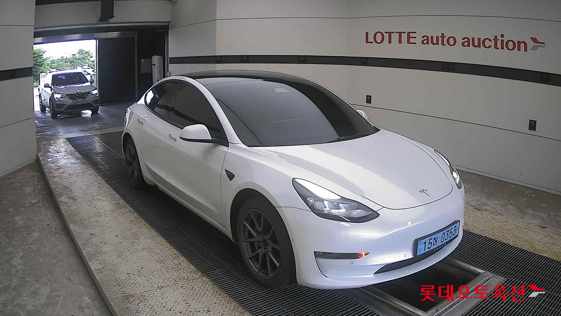 2022 - tesla model 3