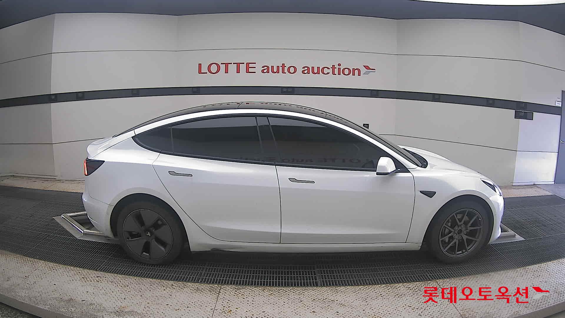 2022 - tesla model 3