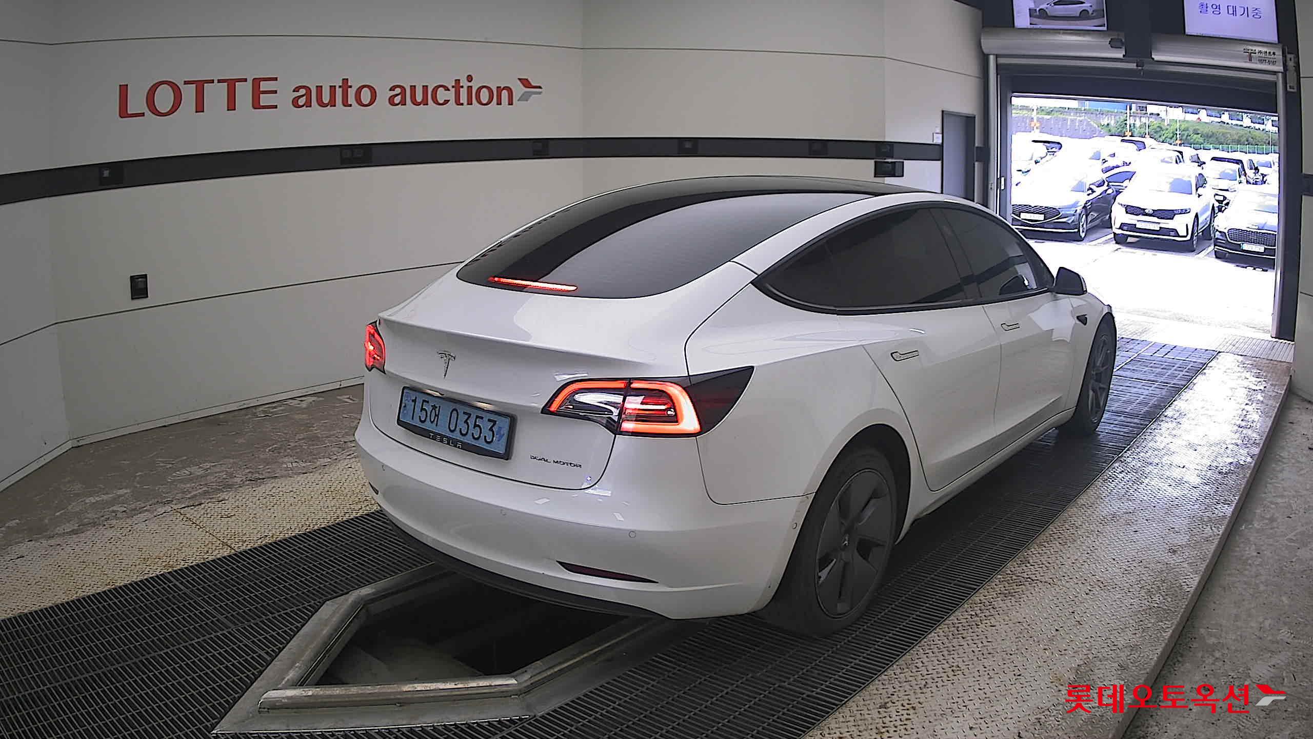 2022 - tesla model 3
