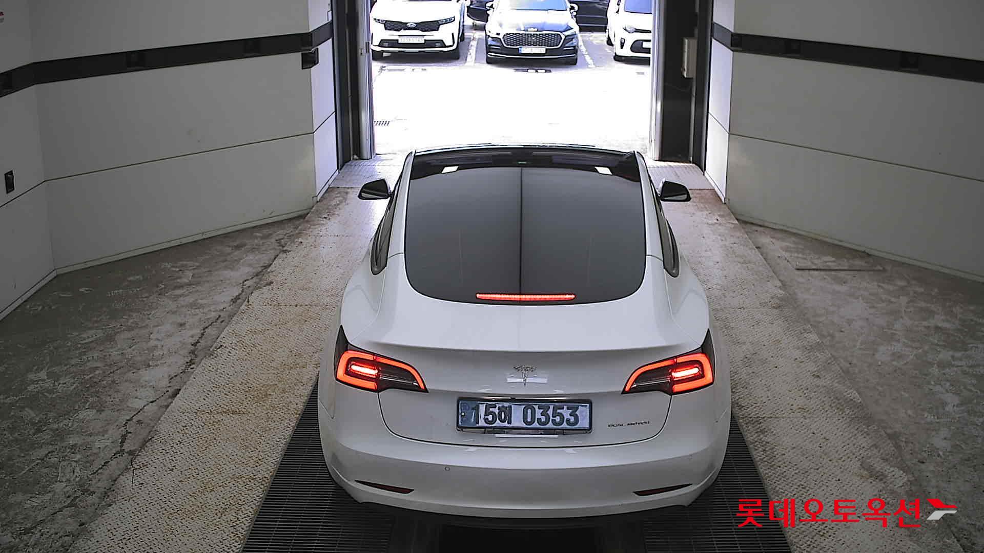 2022 - tesla model 3