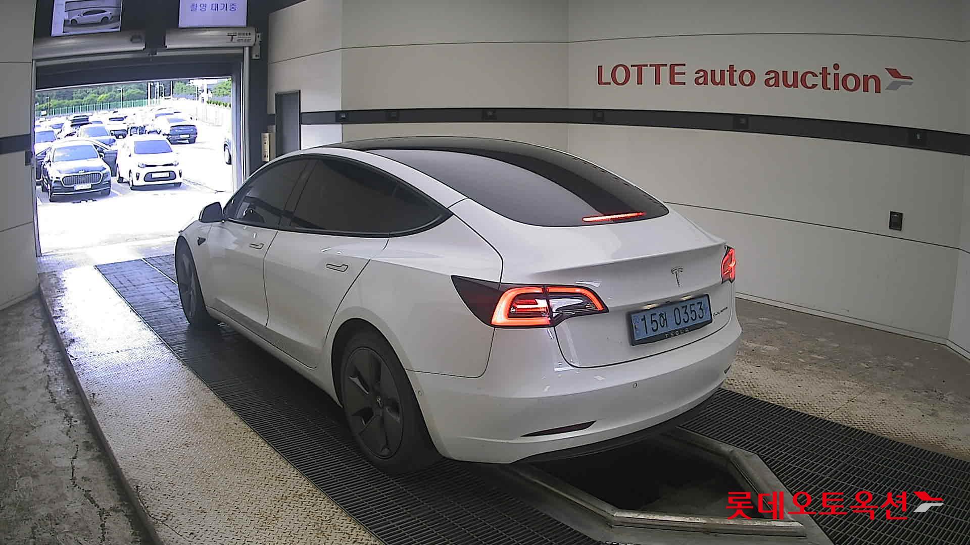 2022 - tesla model 3