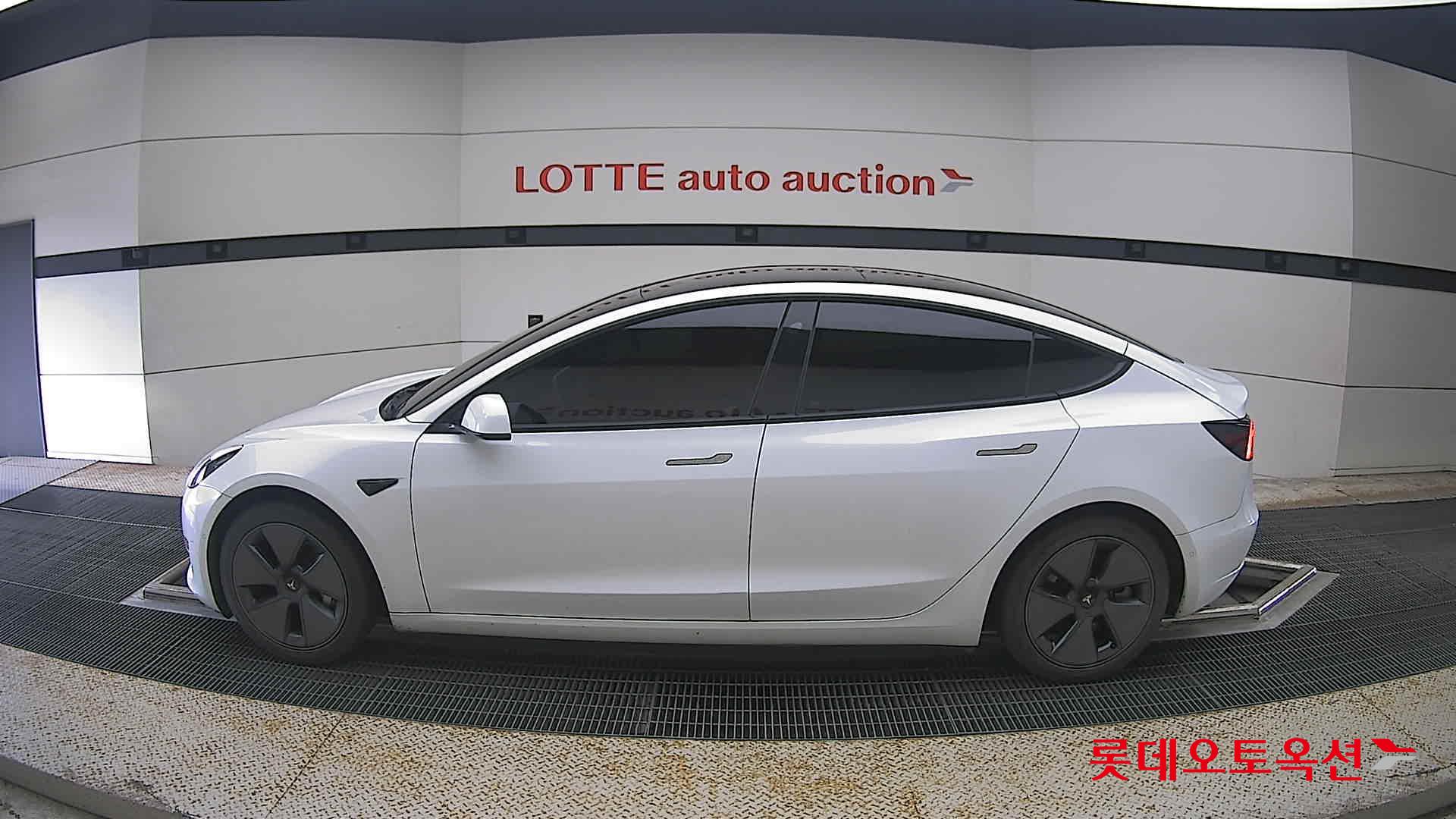 2022 - tesla model 3