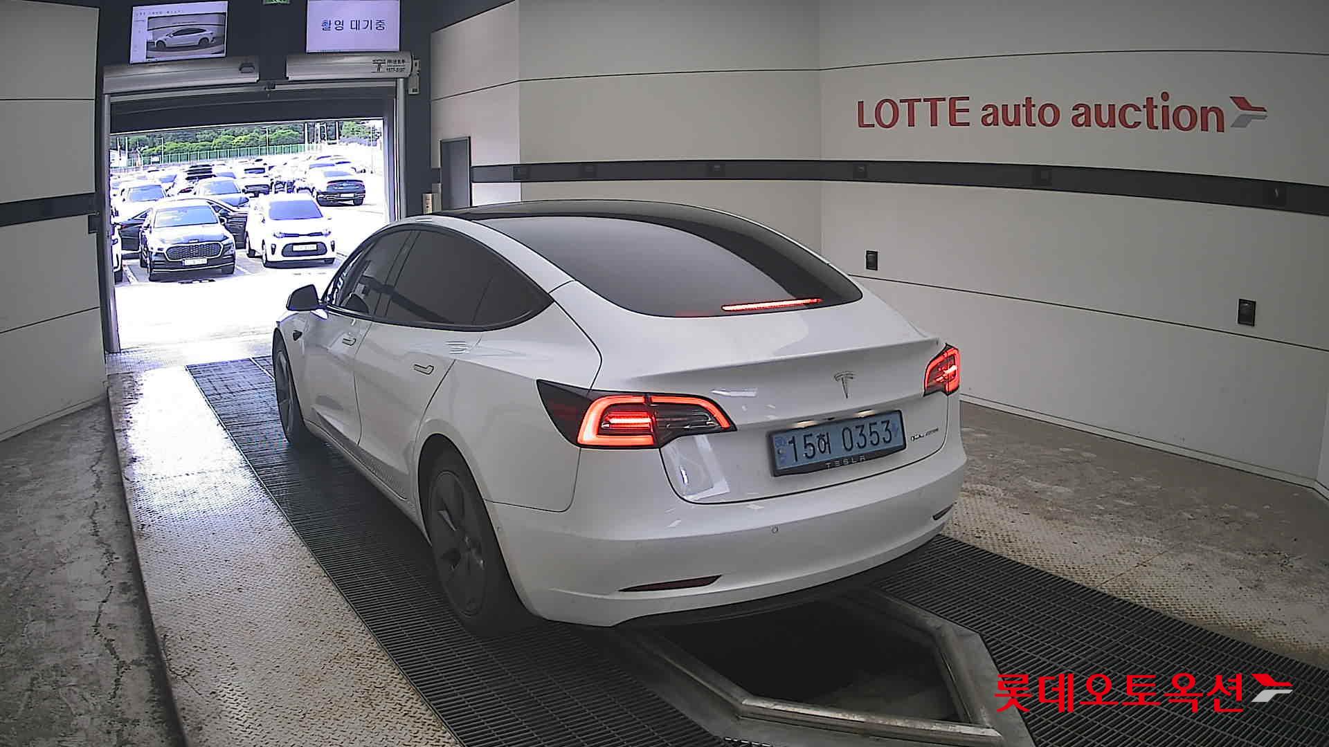 2022 - tesla model 3