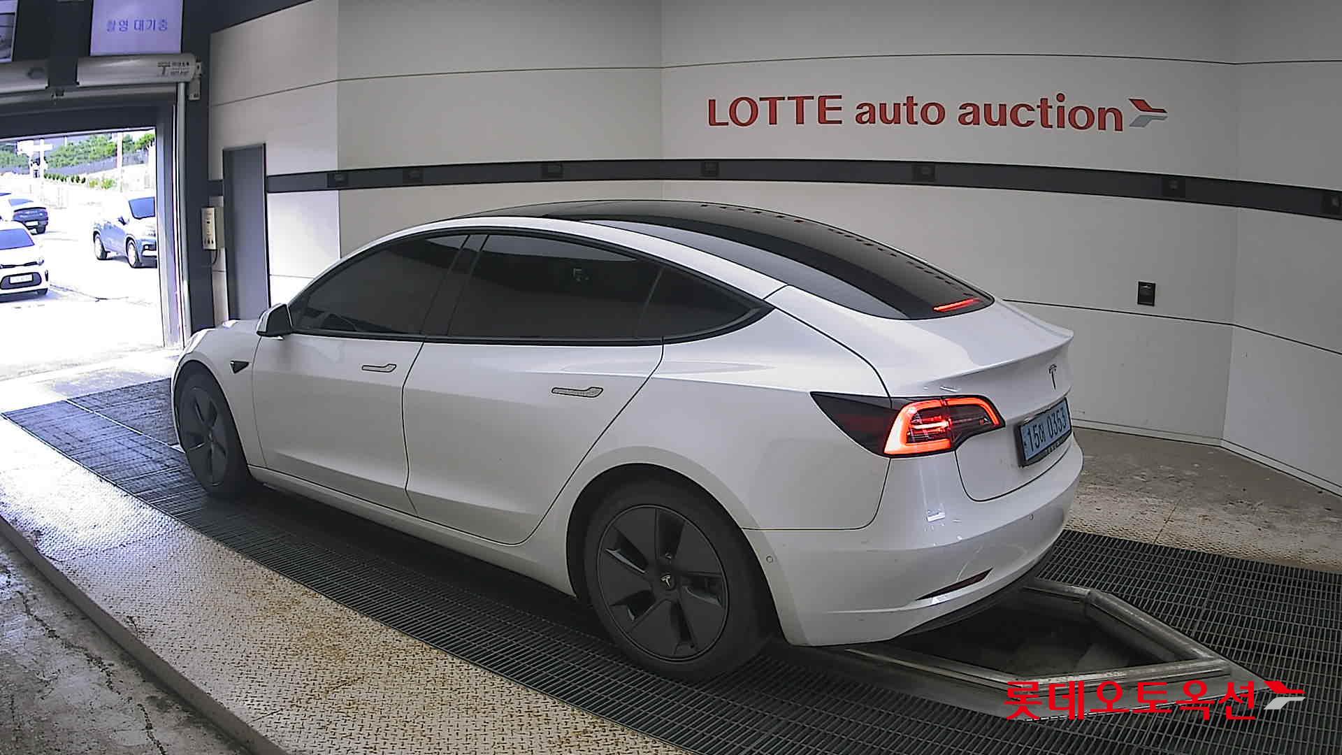 2022 - tesla model 3