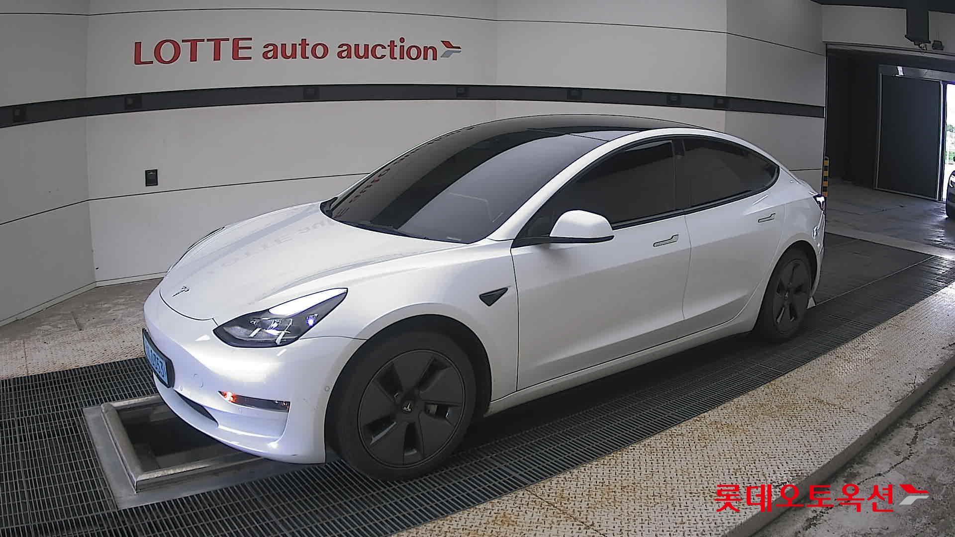 2022 - tesla model 3