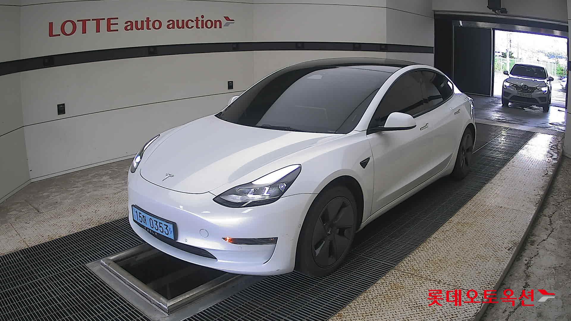 2022 - tesla model 3