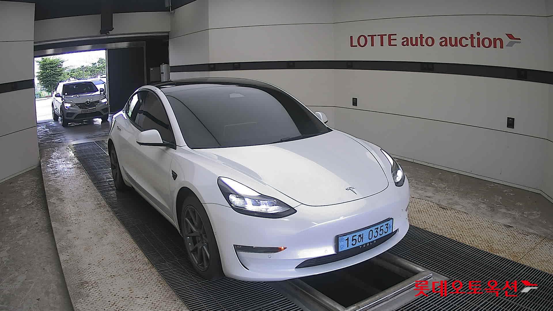 2022 - tesla model 3