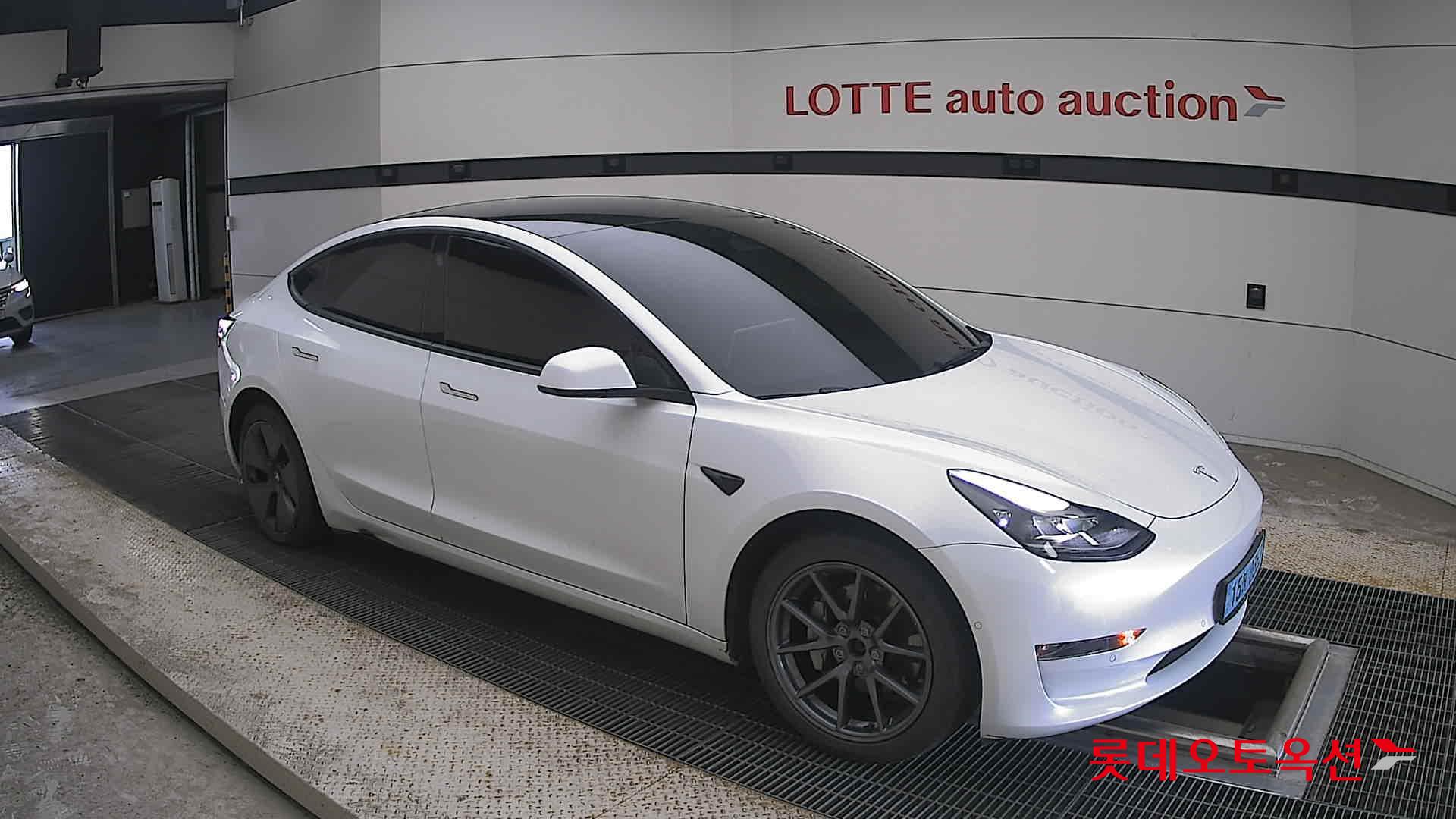 2022 - tesla model 3